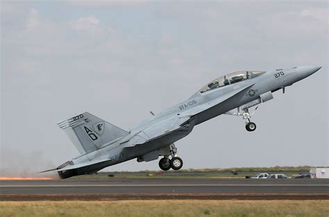 F18 shows how not to do it - PPRuNe Forums