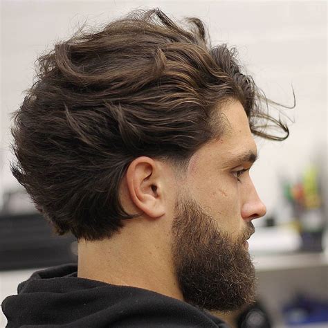 Throughout the history of mankind, men's hair have served as a sign of high or low status. 20 Best Medium-Length Hairstyles for Men in 2018 - Men's Hairstyles