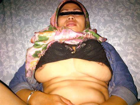 Indonesian Hijab Jilbab Milf Fucked 13 Bilder