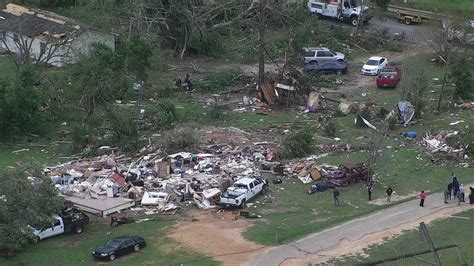 Pictures Mississippi Residents Pick Up The Pieces After Major Tornado