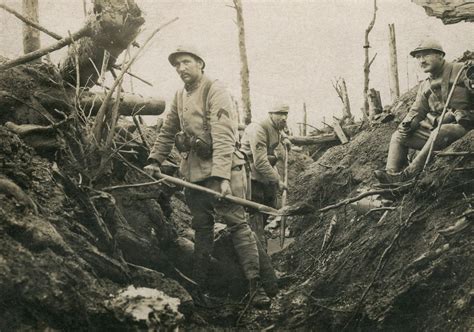 French Soldiers Digging A Trench At Verdun World War I War World