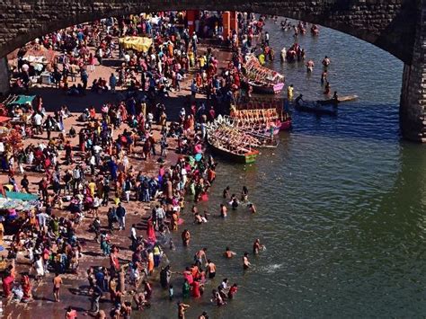 Over 7 Lakh People Take A Dip In The Ganga As Kumbh Mela Begins