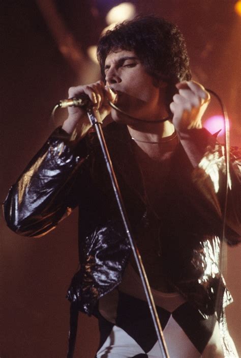 Freddie mercury (born farrokh bulsara; Freddie Mercury - Wikipedia