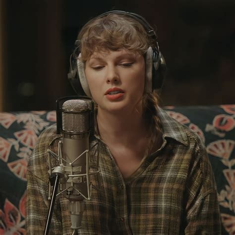 Taylor Swift Rilis Studio Session Folklore Di Disney Plus Hari Ini