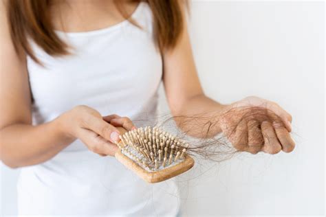 Hair Falling Out In Clumps The Causes Of Occasional Hair Loss Ducray