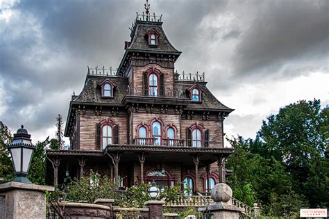 Disneyland Paris Discover Phantom Manors Secrets For The Cinema Release Of Haunted Mansion