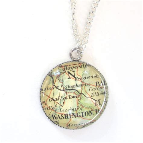 Personalized Map Necklace America Variatons 25 Mm