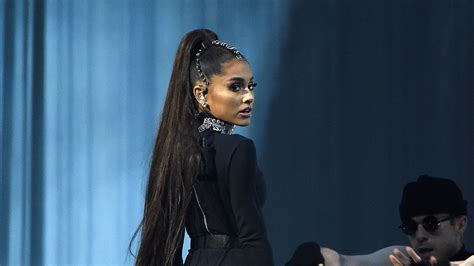 Ariana Grande Slips On Stage During Dangerous Woman Tour Teen Vogue