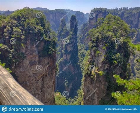 Zhangjiajie National Forest Park Gigantic Quartz Pillar Mountains