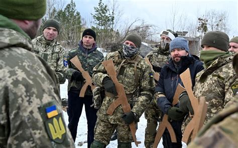 En Ukraine les réservistes se préparent à une guerre avec la Russie Le Parisien