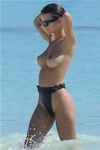 Emily Ratajkowski Naked Boobs Topless Beach Candids