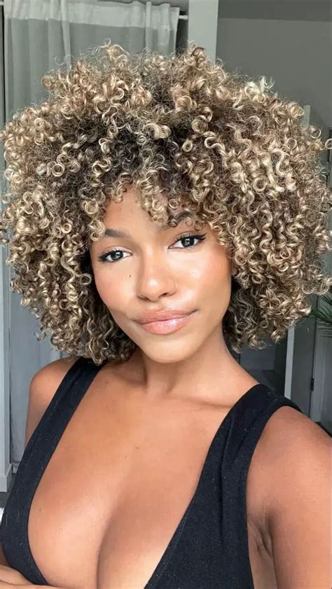Black And Blonde Hair 30 Ideas Every Woman Should Try Blonde Curly Hair Natural Blonde