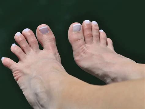 Are Your Feet Getting Bigger 4 Reasons Why Your Foot Is Getting Larger