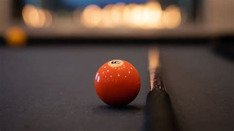 bola billiard terbuat dari apa