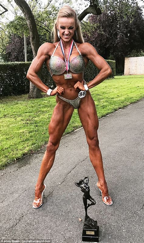 Woman Who Wouldn T Wear Bikini Is Bodybuilding Champion Daily Mail Online