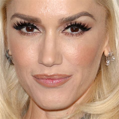 Gwen Stefanis Makeup Photos And Products Steal Her Style