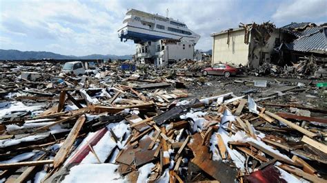 18 Thousand Deaths 6242 Injured 2553 Missing When Earthquake Caused Devastation In Japan 13