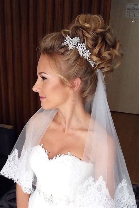 Perfect Wedding Hair Updo With Veil For Short Hair Stunning And