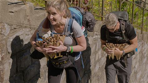 Watch The Amazing Race Season 33 Episode 5 Stairway To Hell Full Show On Cbs