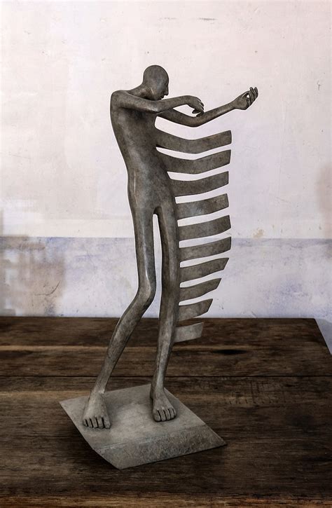 esculturas de bronce abstractas retratan a la figura humana en movimiento