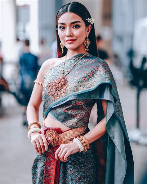 Traditional Thai Clothing Traditional Fashion Traditional Dresses Cambodian Wedding Dress