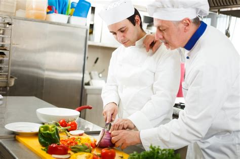 .se busca ayudante de cocina: Se busca Cocinero o Ayudante de cocina para importante ...