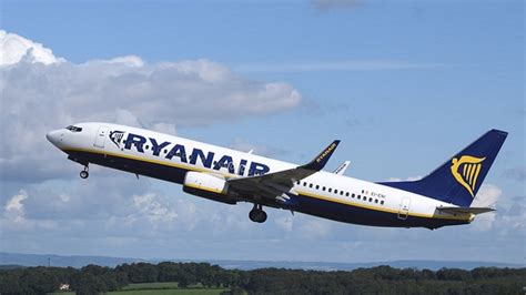 Volete volare davvero low cost? Ryanair: nuove assunzioni di Assistenti di volo Tornano i ...