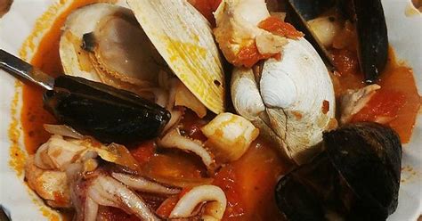 [homemade] Cioppino Spicy Seafood Stew With Little Neck Neck Clams Mussles Scallops Salmon