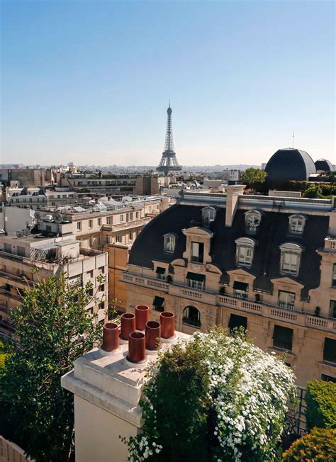 Les plus beaux rooftops de Paris pour l été Rooftop paris Tour eiffel Péniche paris