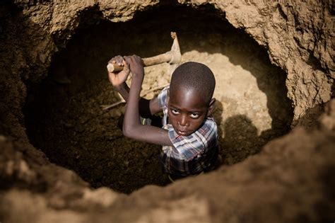 金鉱山で働く子どもたち スクール・フォー・アフリカ レポート｜日本ユニセフ協会