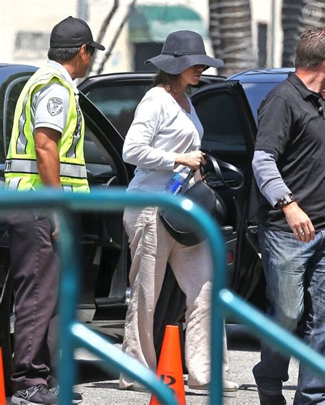 Vid O Jennifer Aniston Sur Le Tournage Du Drame Cake Los Angeles Le Avril