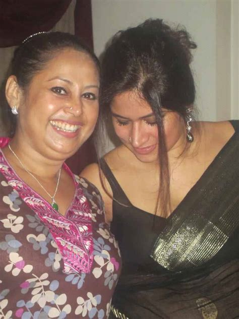 Hot Hot Indian Aunty In Saree Pictures