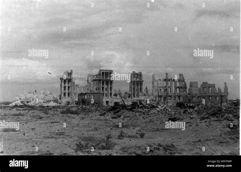 Buildings Stalingrad 1942 Hi Res Stock Photography And Images Alamy