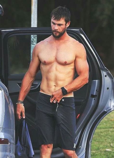 Chris Hemsworth And His Package And Yes Im Objectifying But Its Worth Praising Actrice