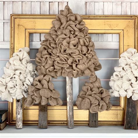 60 Burlap Christmas Decorations To Bring In That Rustic Christmas Vibe