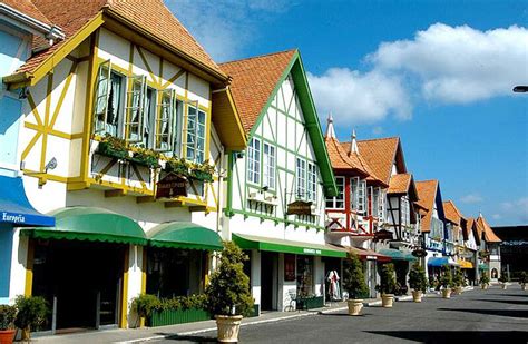 This cultural root gives the city the tone of its customs and traditions, as well as its architecture. VIAJE AL OKTOBERFEST DE BLUMENAU DOMINGO 11 DE OCTUBRE DE ...