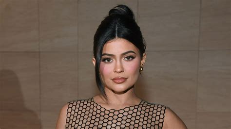 Kylie Jenner Just Debuted A Neon Orange Manicure With Her Natural Nails