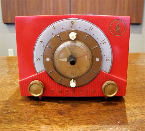 1953 emerson 724b radio antique radio vintage radio vintage clock retro vintage retro radios