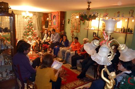 Que jesús ilumine con su luz tu camino, para que alcances todos tus sueños. Novenas - A curious Colombian Christmas tradition ...