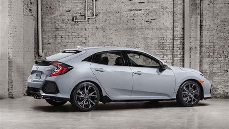 A First Look At The 2017 Honda Civic Hatchback The Drive