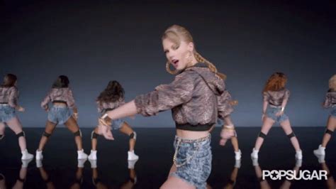 This Attempt At Twerking Taylor Swift Shake It Off S