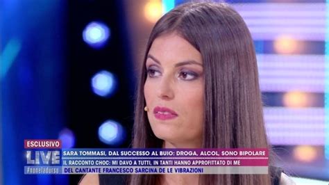 sara tommasi torna in tv e racconta la sua nuova vita casa e chiesa prenderò farmaci per sempre