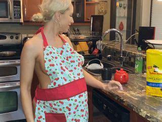 Video Grace Squirts Pregnant And Horny In The Kitchen Joe Bangla