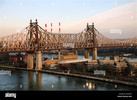 Queensboro Bridge Over Roosevelt Island New York Ny Usa Stock Photo