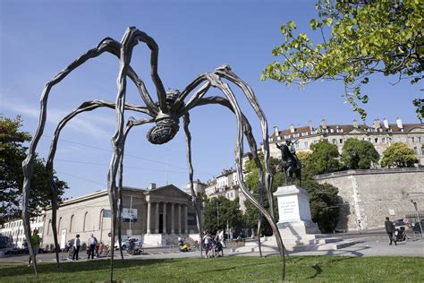 Louise Bourgeoiss Spiders A Guide To Their History And Meaning