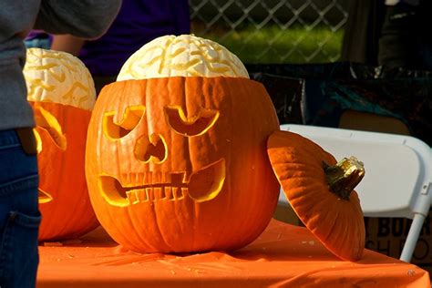 Why do you need prizes for pumpkin carving party? AIGA sponsors a charity pumpkin carving contest at GUTS ...