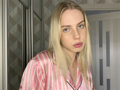 sherryladair small titted blond teen girl webcam