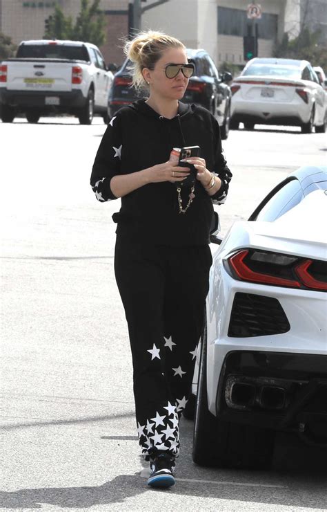 Shanna Moakler In A Black Sweatsuit Was Spotted Out In Los Angeles Celeb Donut