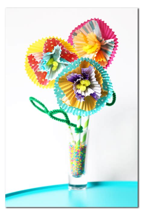 Cupcake Liner Flowers | Cupcake liner flowers, Bee crafts, Cupcake liner crafts