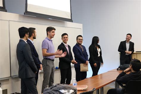 Business class teaches 85 students about teamwork | Inside UCR